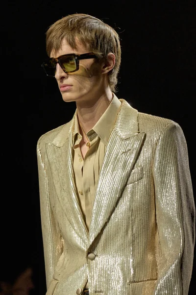 Look 9